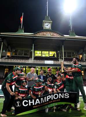 A group of men holding a trophy
Description automatically generated