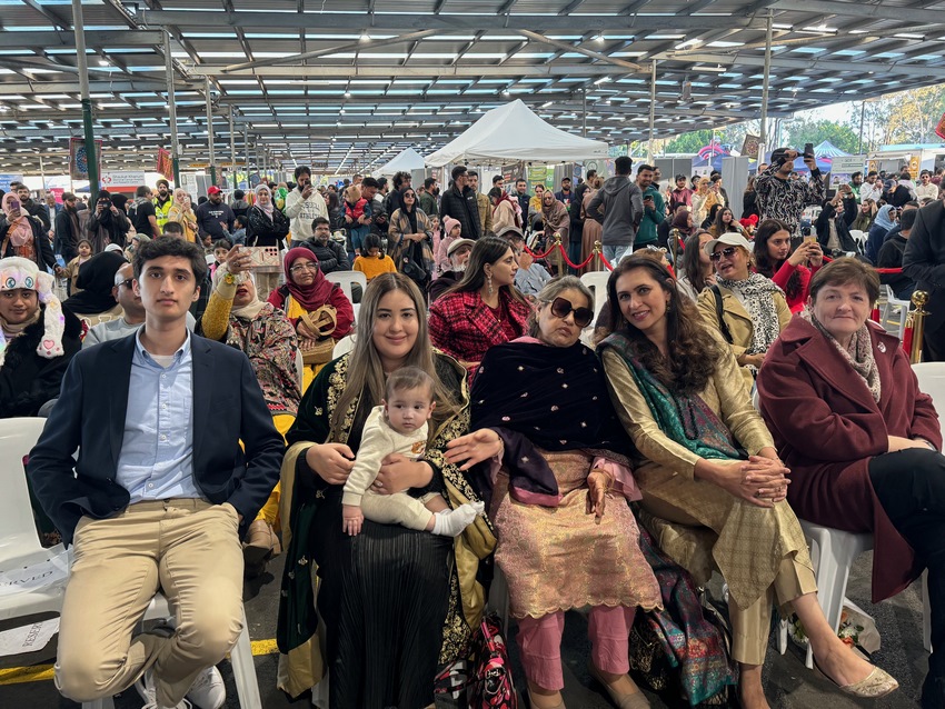 A group of people sitting in chairs
Description automatically generated