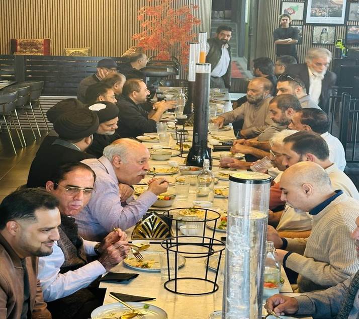 A group of people eating at a restaurant
Description automatically generated