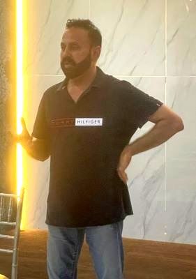 A person standing in front of a wall

Description automatically generated