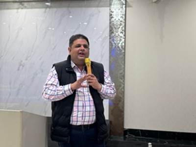 A person holding a microphone
Description automatically generated